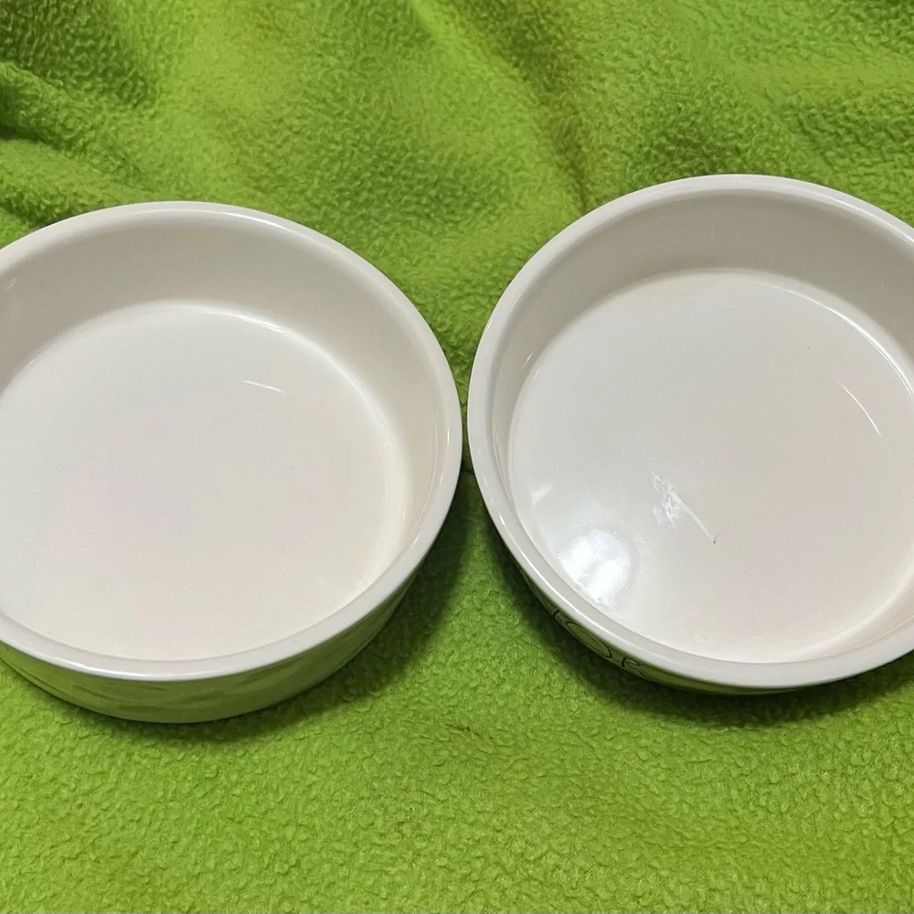 Two adorable cat bowls with the words: Sip and Savor.
